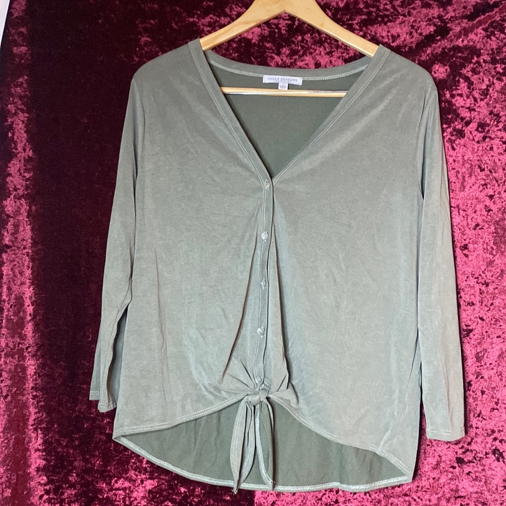 Green Envelope Los Angeles soft green long sleep button up size L